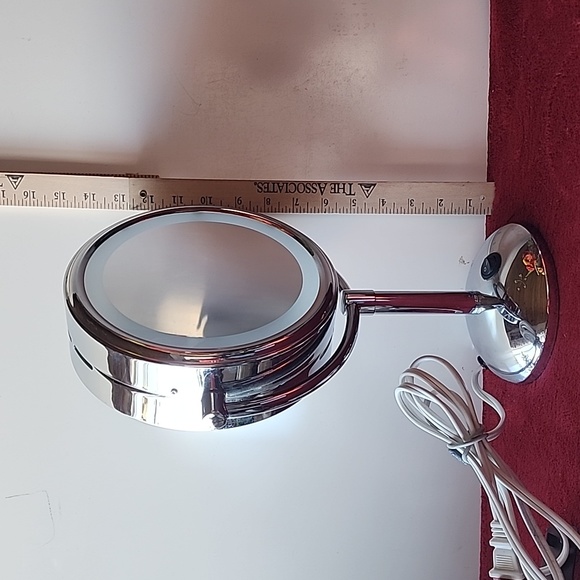 Intertek Double Sided Makeup Mirror. - Picture 8 of 10